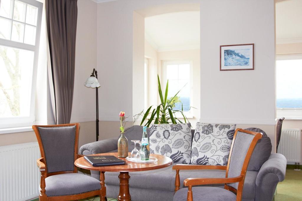 Hotel Zum Strandlaufer Ahrenshoop Exterior photo