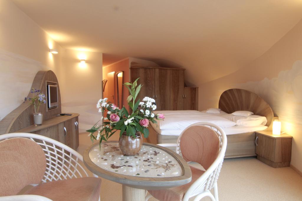 Hotel Zum Strandlaufer Ahrenshoop Room photo